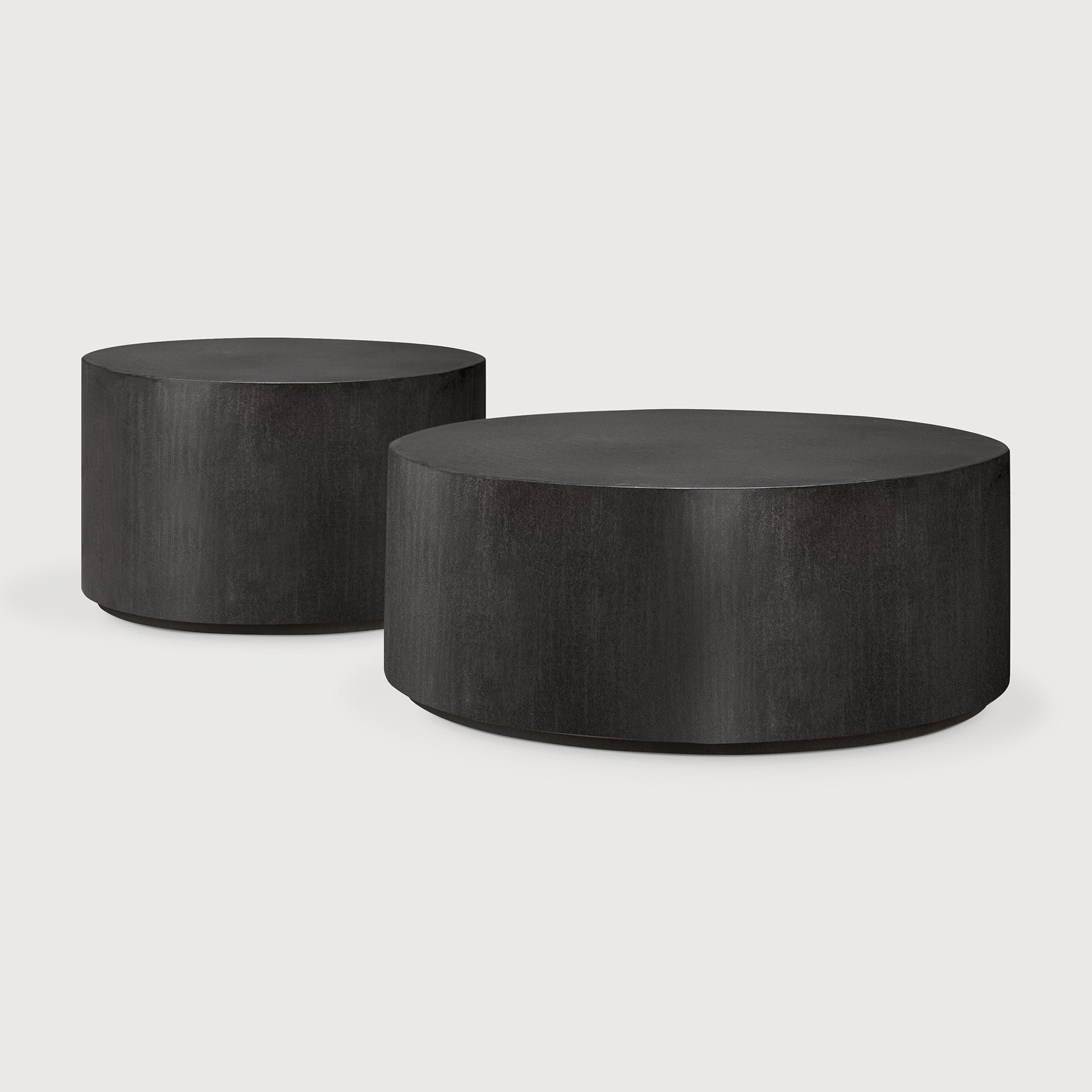 Elements outdoor coffee table - varnished concrete - Dark Grey - round White Cliff Studio Outdoor Coffee Table