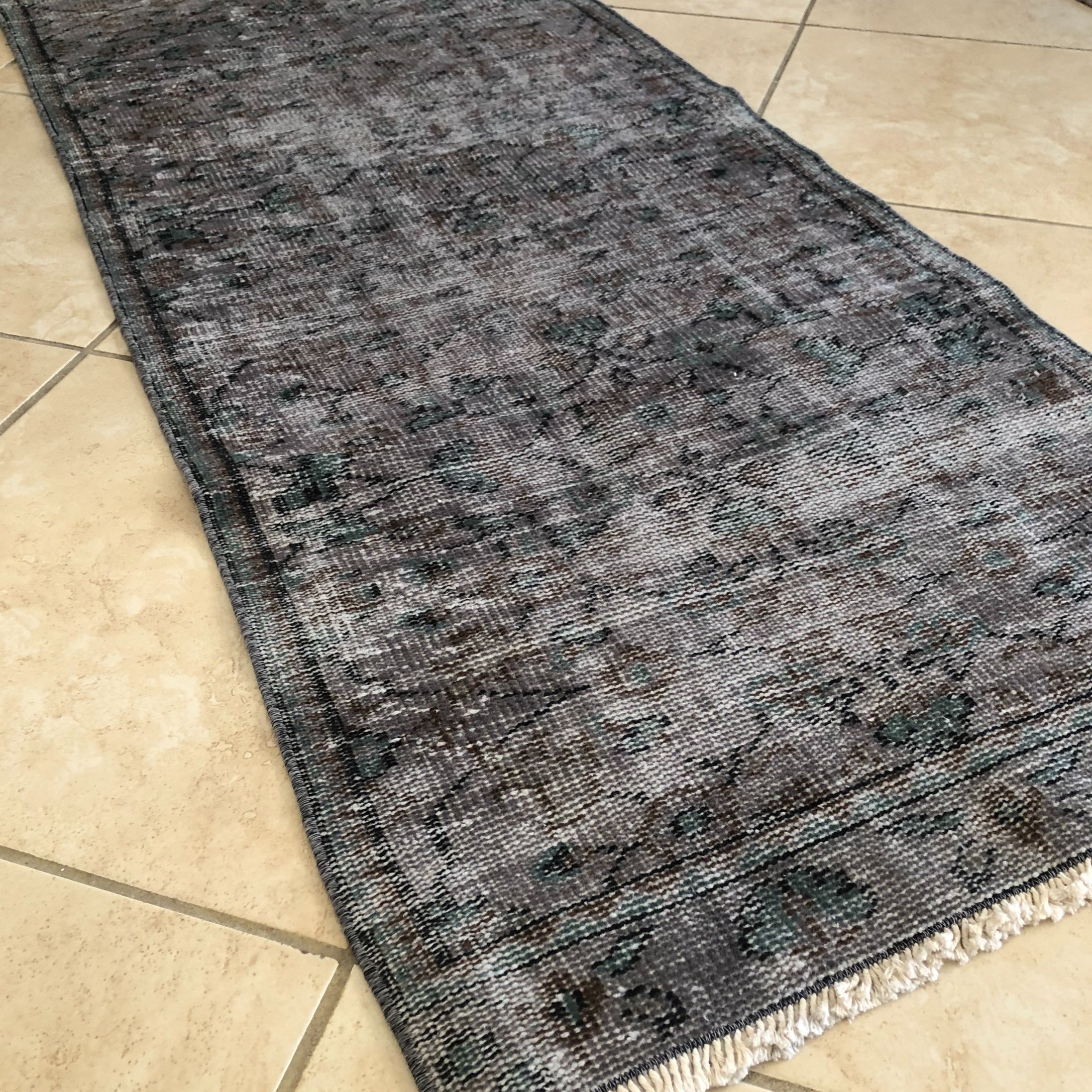 Daisy Charcoal 2.5' x 6.5' Vintage Runner Rug