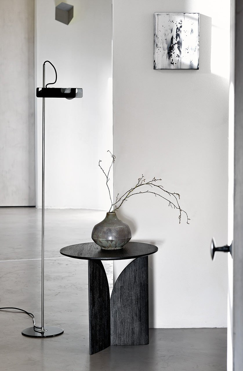 Fin side table - varnished teak - black - round White Cliff Studio Side Table