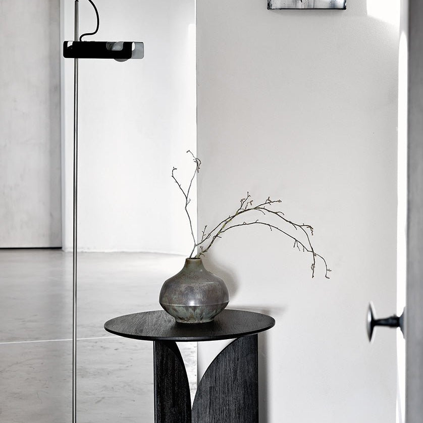 Fin side table - varnished teak - black - round White Cliff Studio Side Table