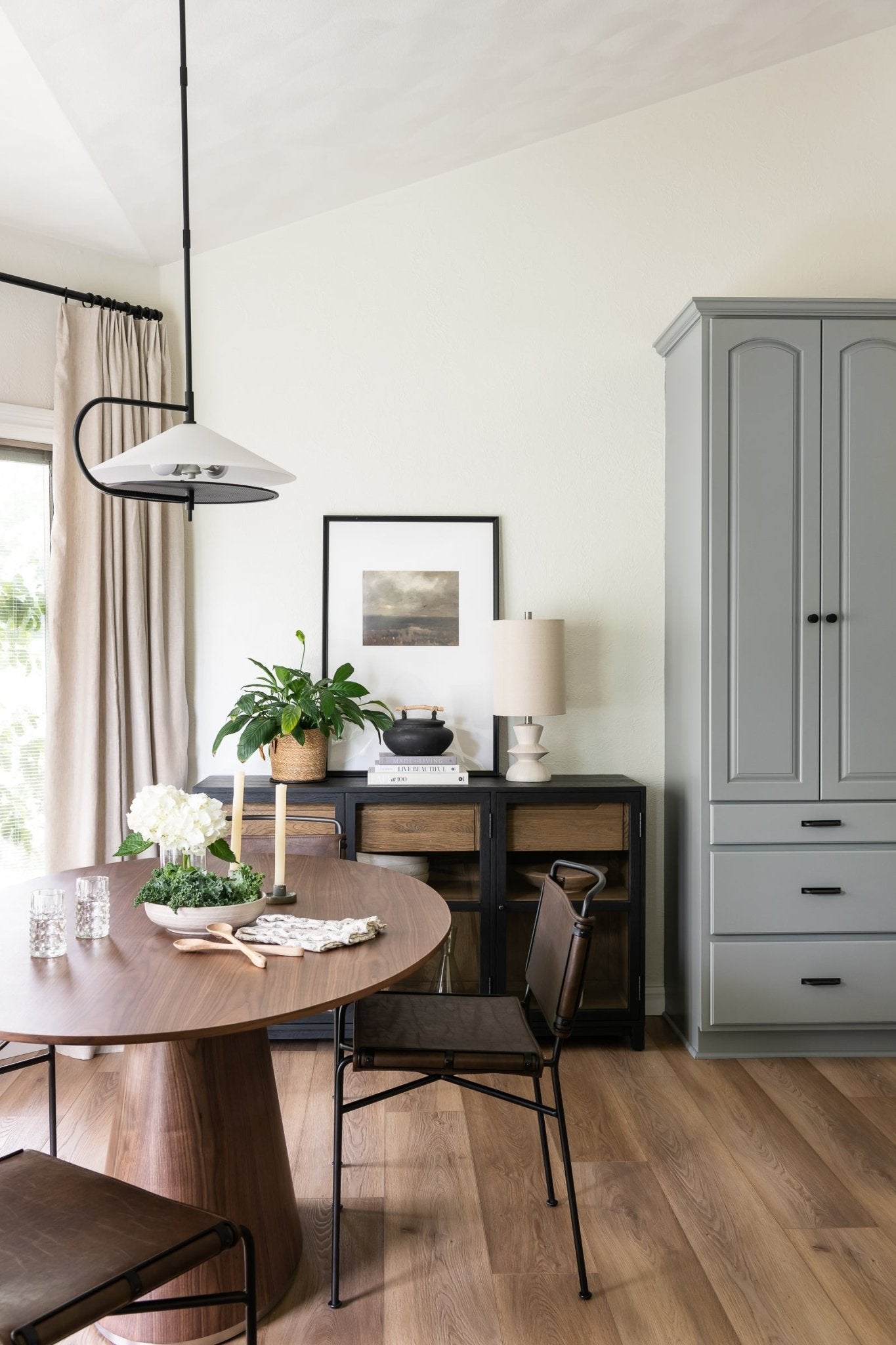 Flotté Sideboard / Display Cabinet in Black