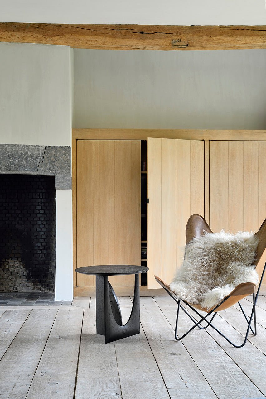 Geometric side table - varnished oak - black - round White Cliff Studio Side Table