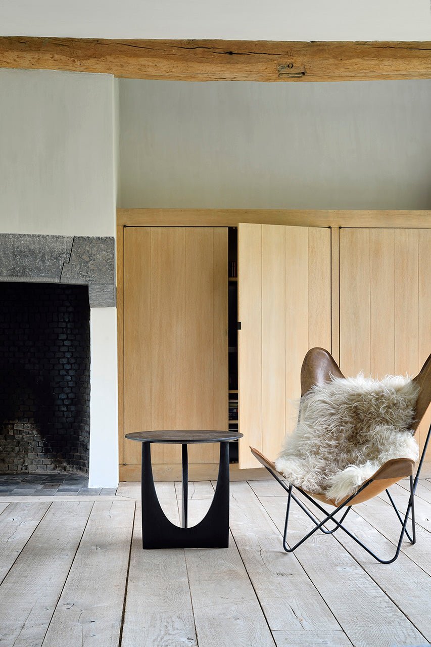 Geometric side table - varnished oak - black - round White Cliff Studio Side Table