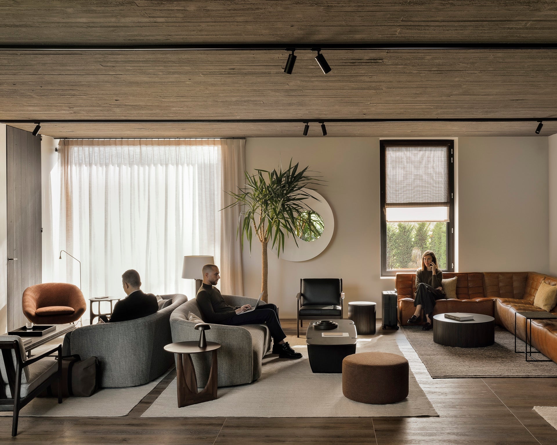 Geometric side table - varnished teak - brown - round White Cliff Studio Side Table