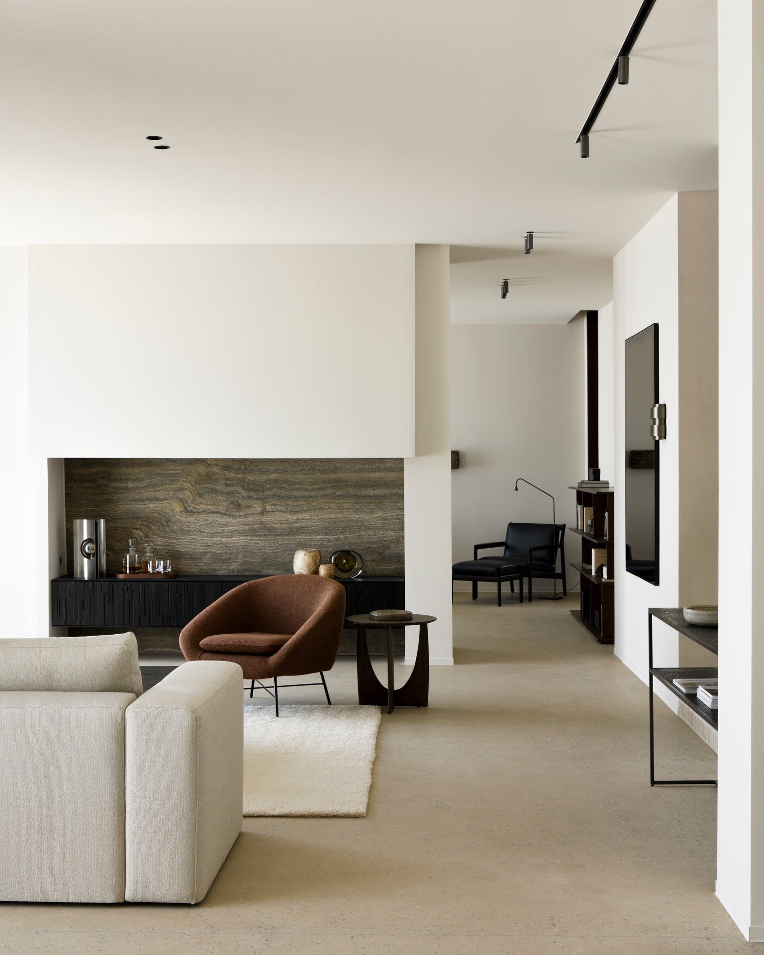 Geometric side table - varnished teak - brown - round White Cliff Studio Side Table