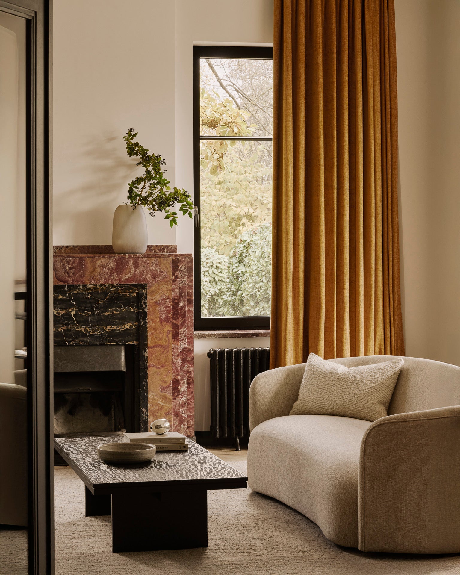 Grooves coffee table - varnished teak - off black - rectangular White Cliff Studio COFFEE TABLE