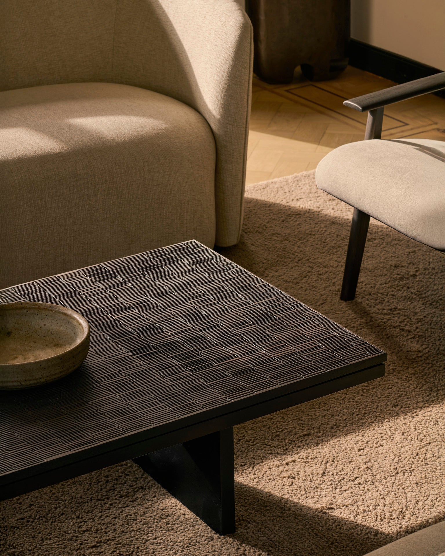 Grooves coffee table - varnished teak - off black - rectangular White Cliff Studio COFFEE TABLE