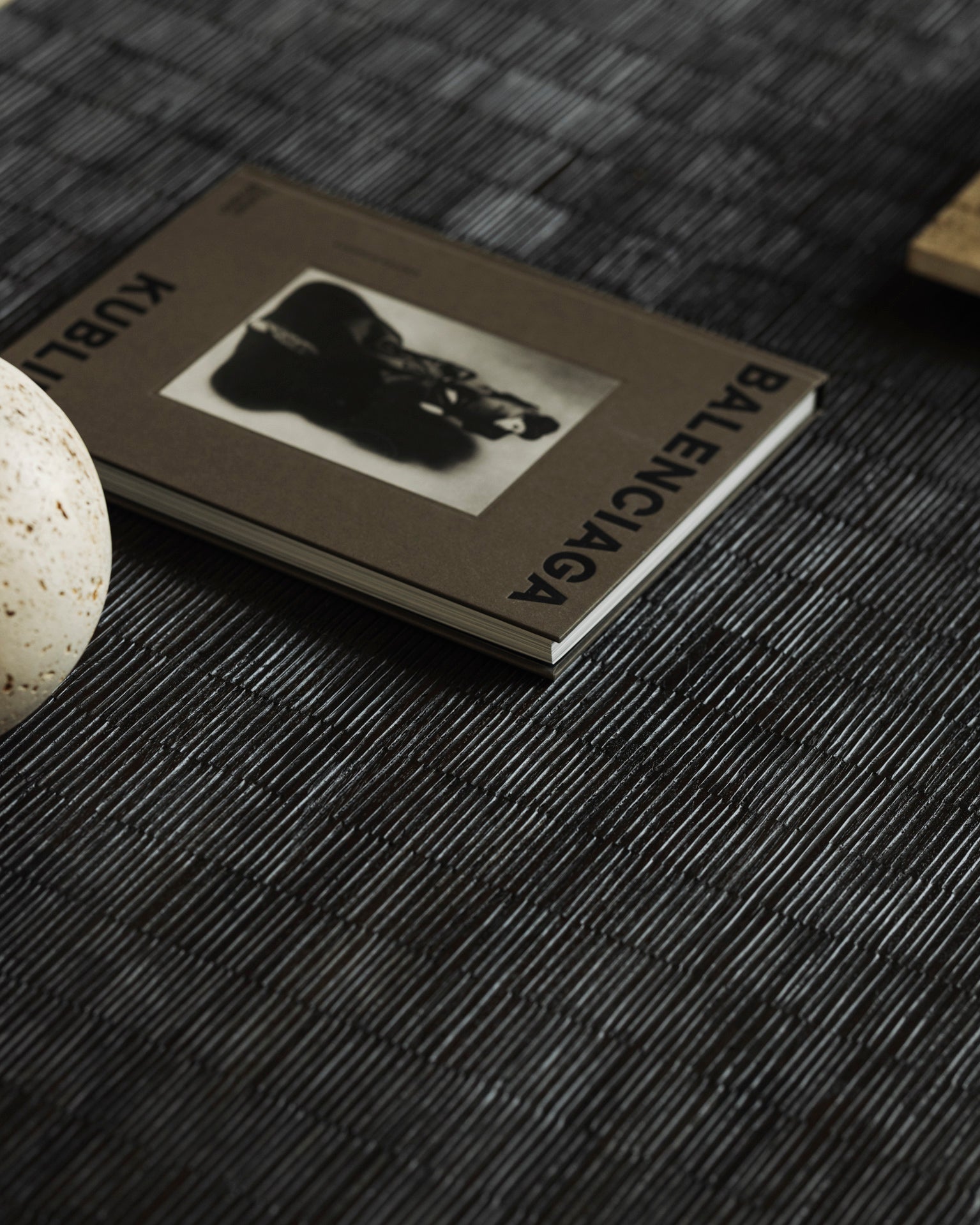 Grooves coffee table - varnished teak - off black - rectangular White Cliff Studio COFFEE TABLE