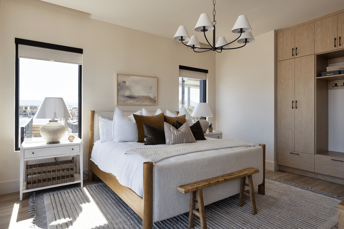 Hudson Valley Lighting | Stacey Chandelier - OLD BRONZE White Cliff Studio Chandelier