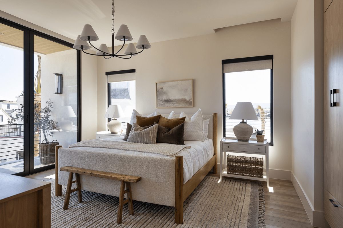 Hudson Valley Lighting | Stacey Chandelier - OLD BRONZE White Cliff Studio Chandelier