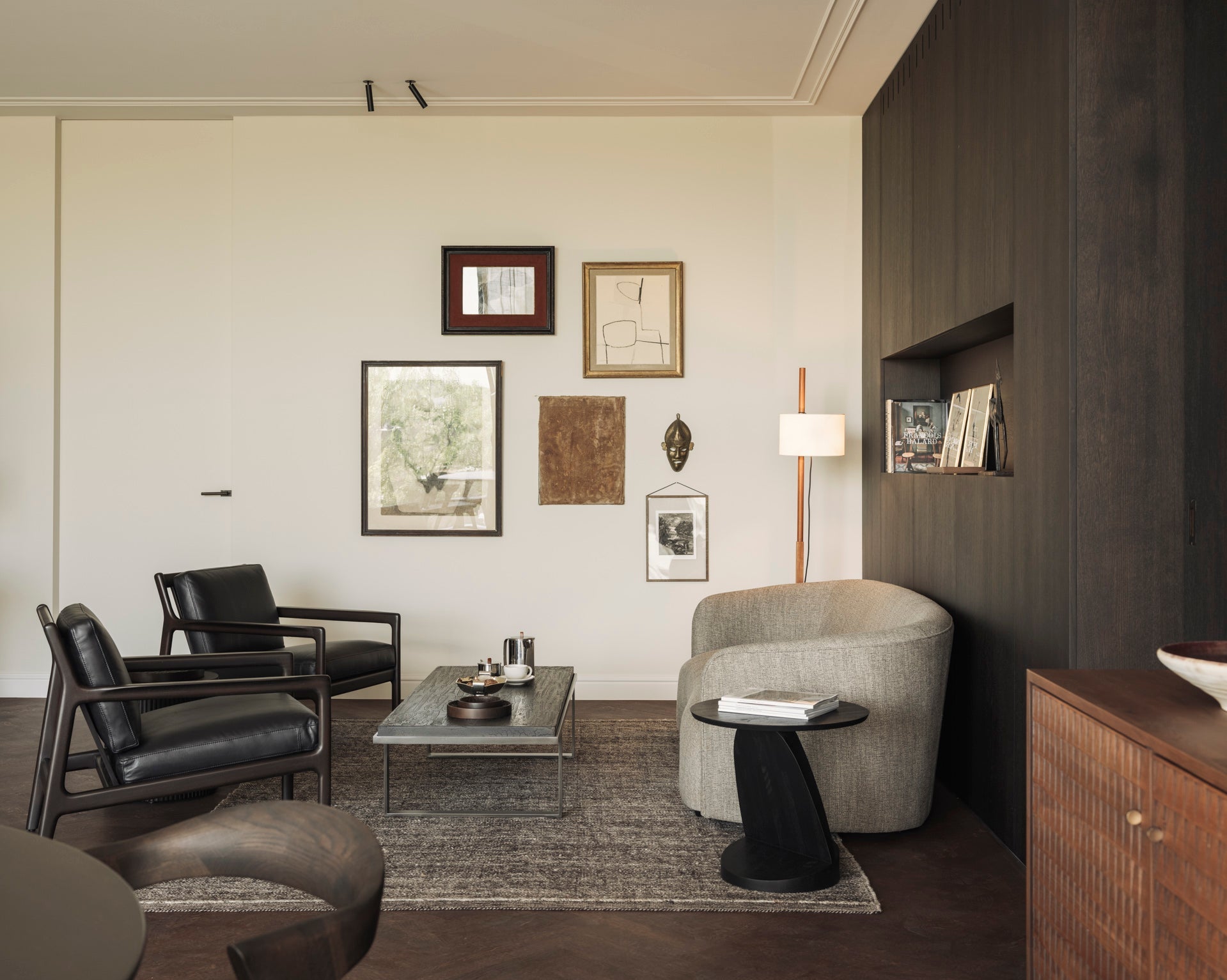 Jack lounge chair - varnished mahogany - dark brown - Carbone leather White Cliff Studio Lounge Chair