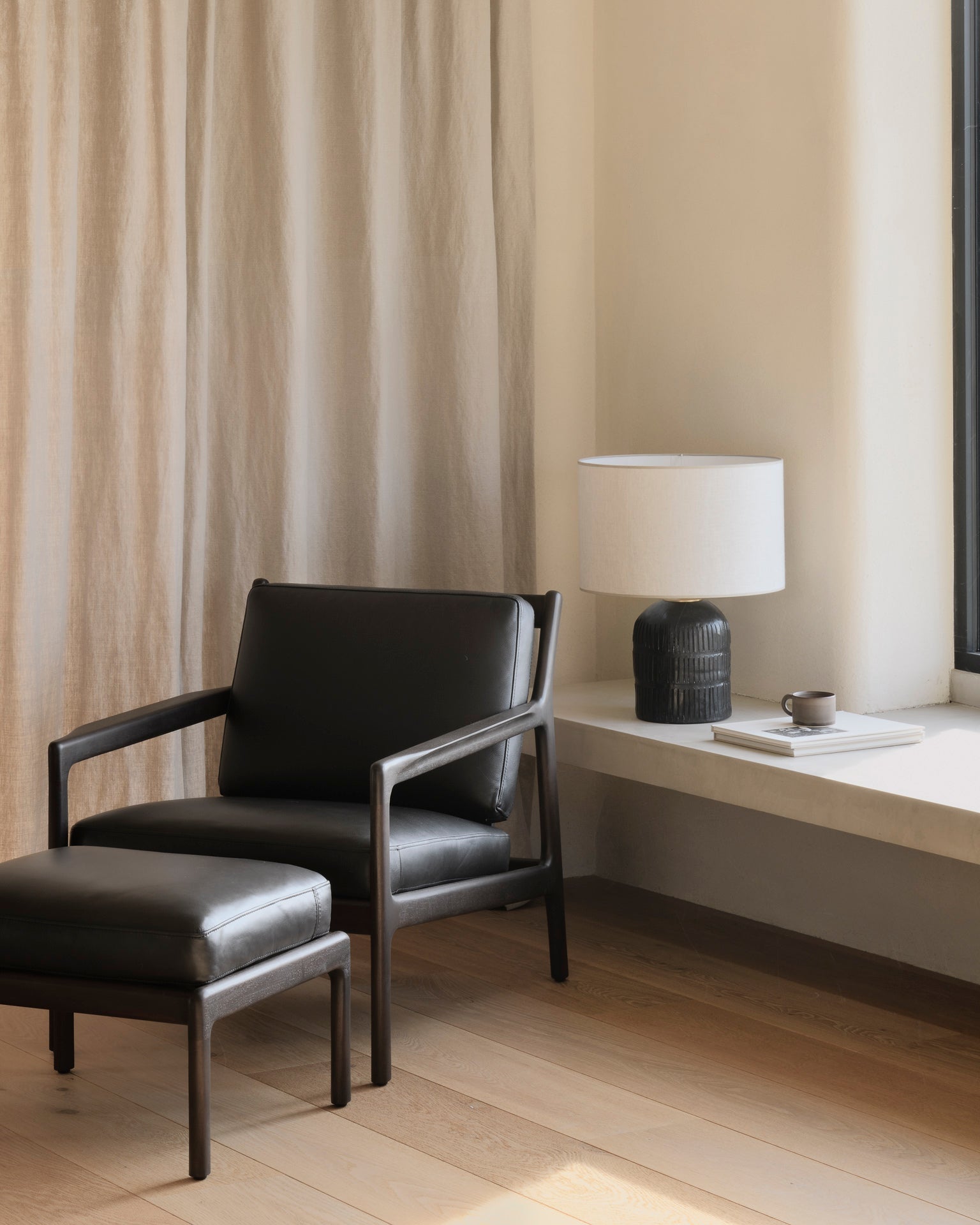 Jack lounge chair - varnished mahogany - dark brown - Carbone leather White Cliff Studio Lounge Chair