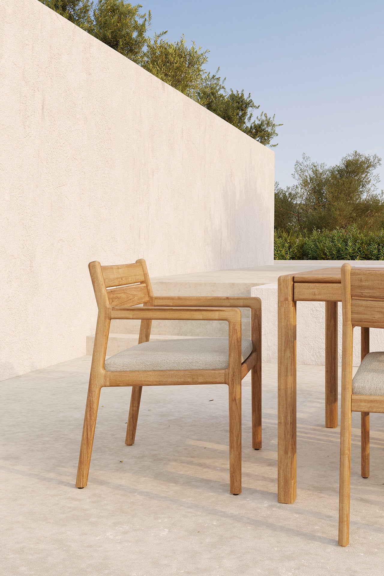 Jack outdoor dining chair - teak - Natural fabric - with arms White Cliff Studio Outdoor Dining Chair