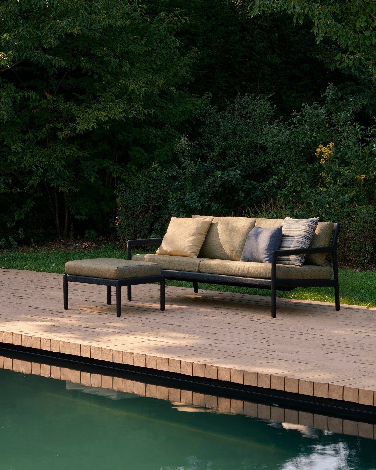 Jack Outdoor Footstool White Cliff Studio Outdoor Ottomans