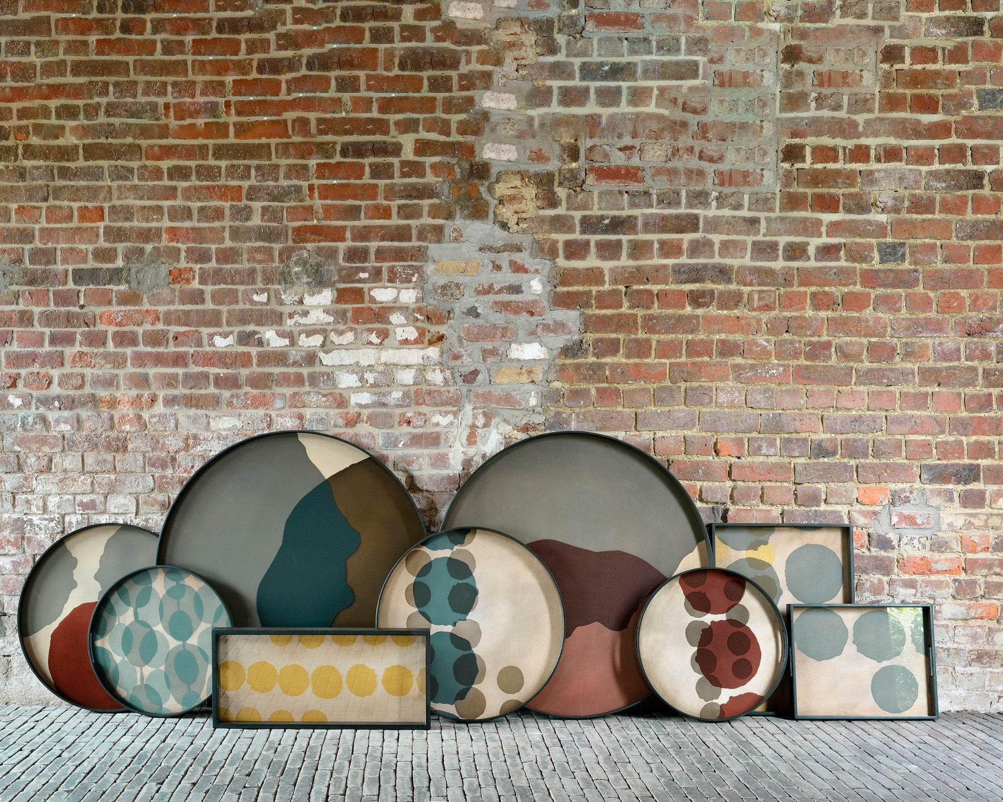 Layered Dots tray - glass - Slate - round - L White Cliff Studio Trays