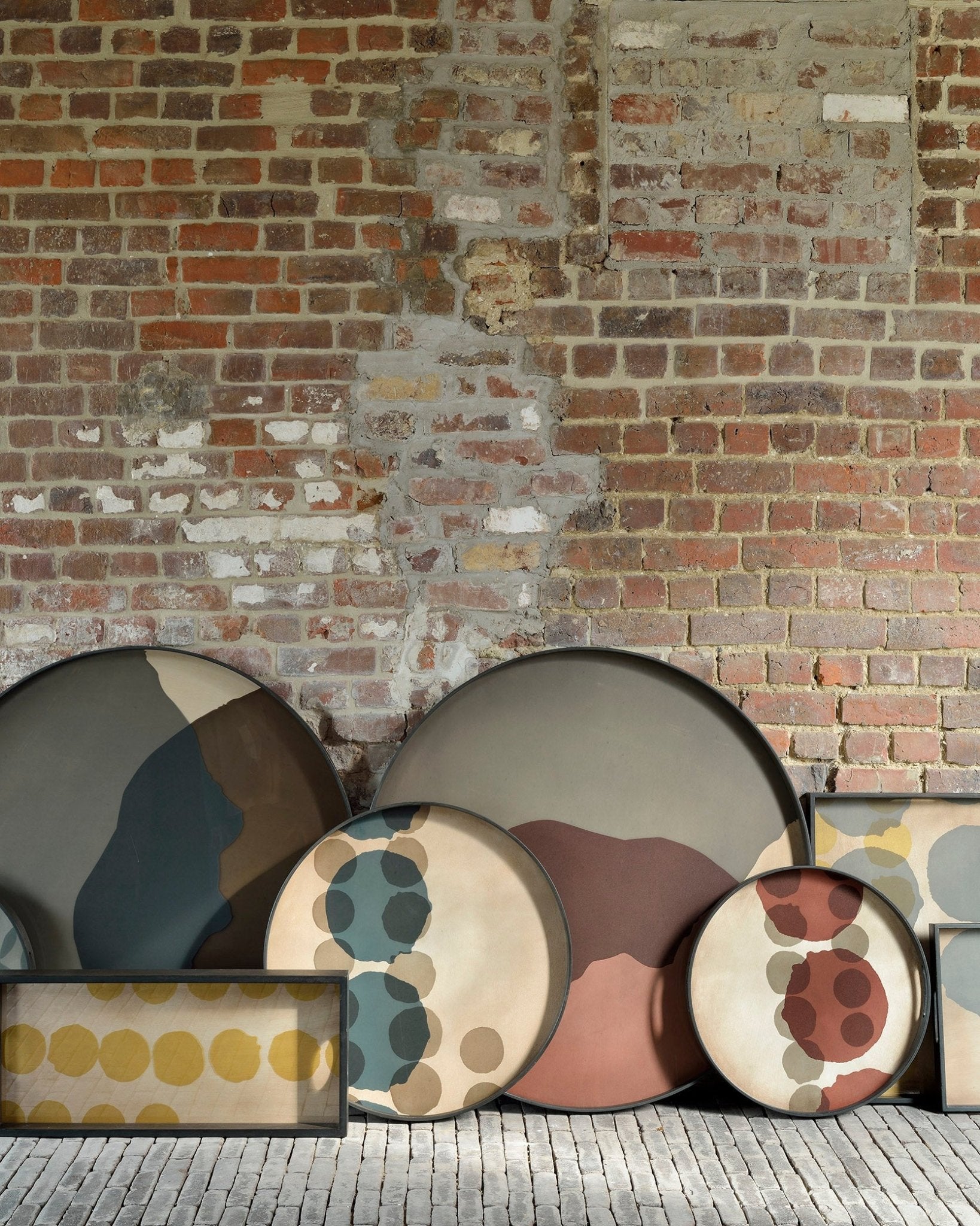 Layered Dots tray - glass - Slate - round - L White Cliff Studio Trays