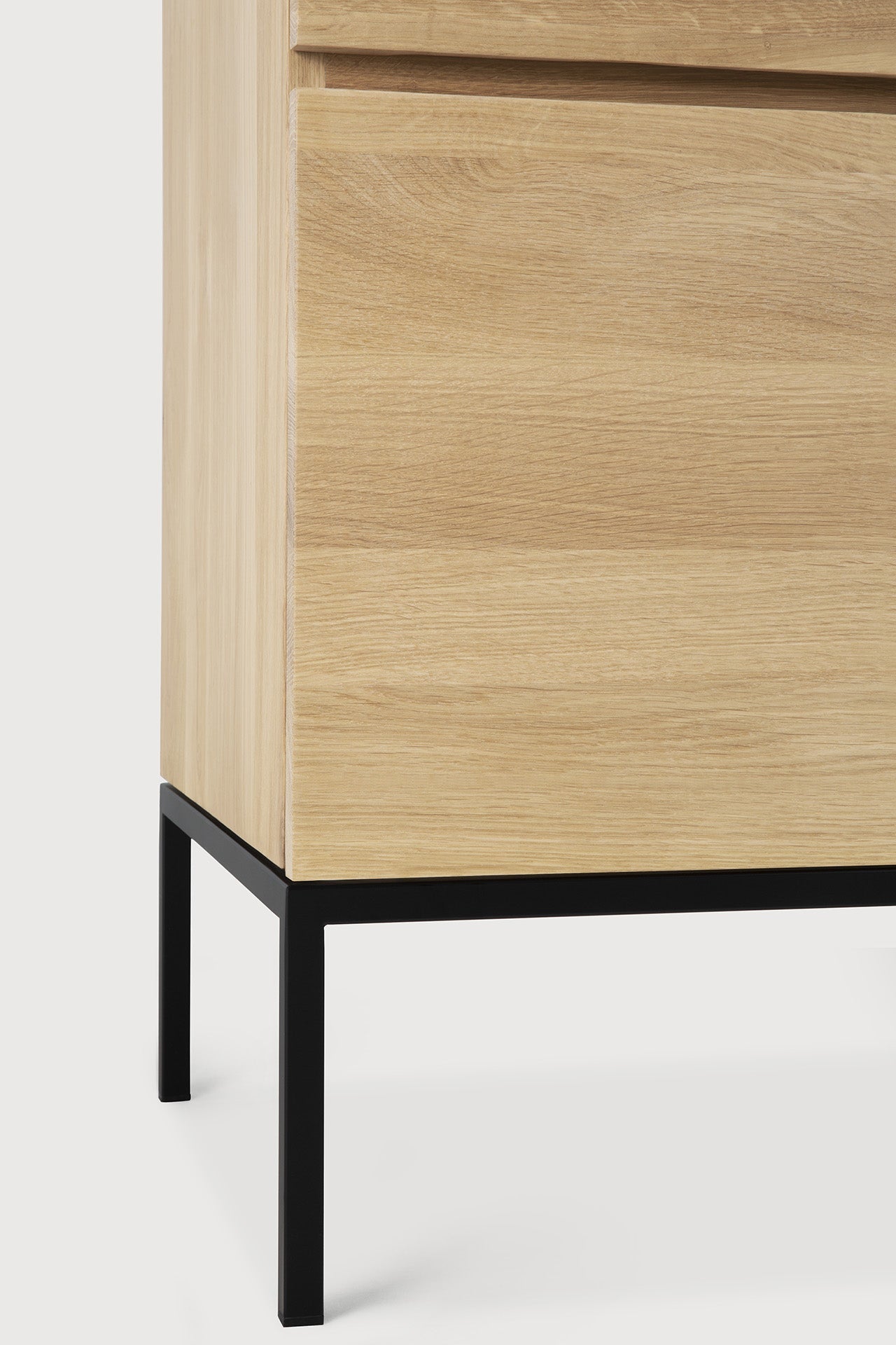 Ligna cupboard - oak - 4 doors - 2 drawers White Cliff Studio Cab inet