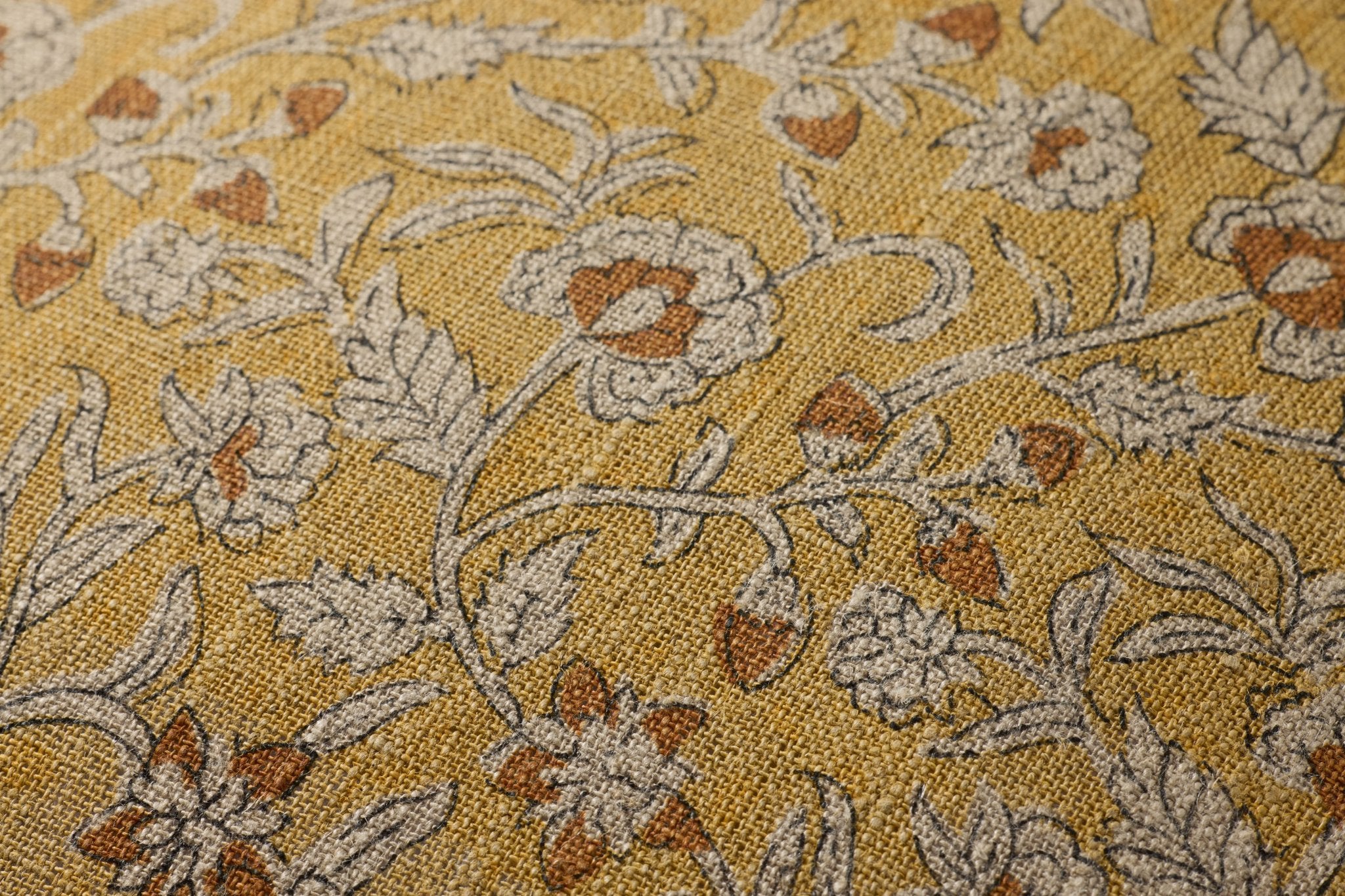 Loloi Gold / Multi Pillow White Cliff Studio Pillow