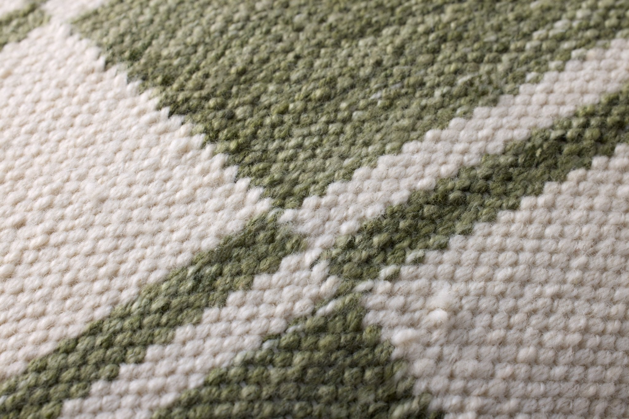 Loloi Ivory / Green Pillow White Cliff Studio Pillow