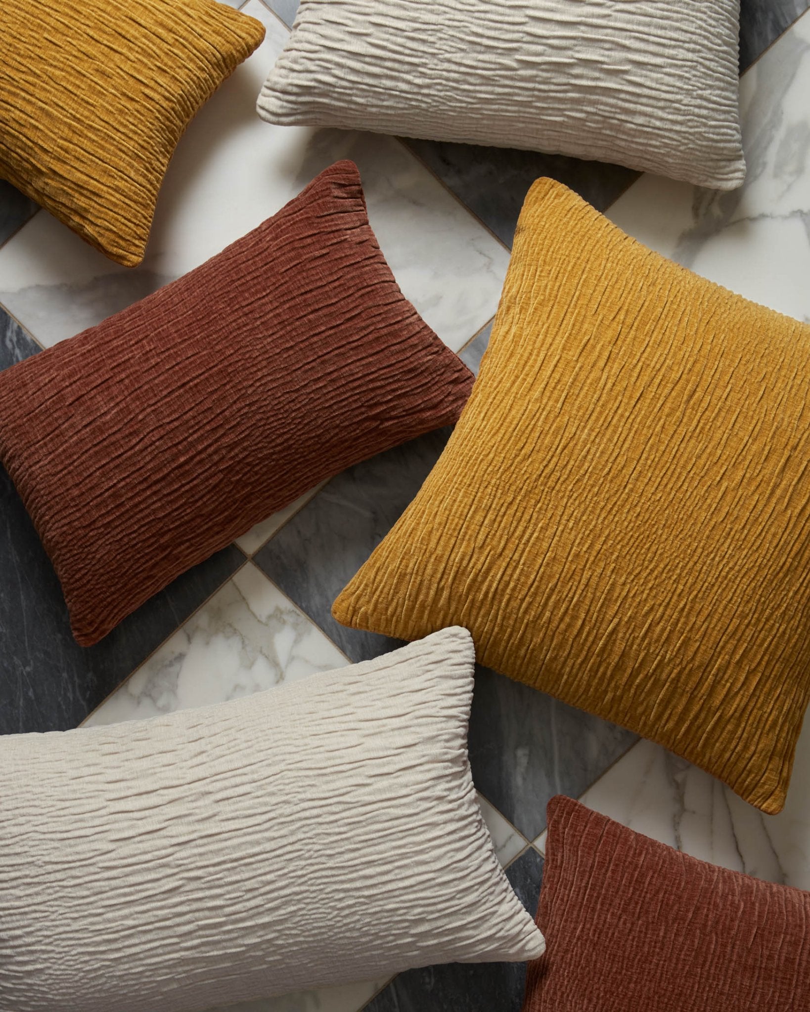 Loloi PLL0097 Copper Pillow White Cliff Studio Throw Pillows