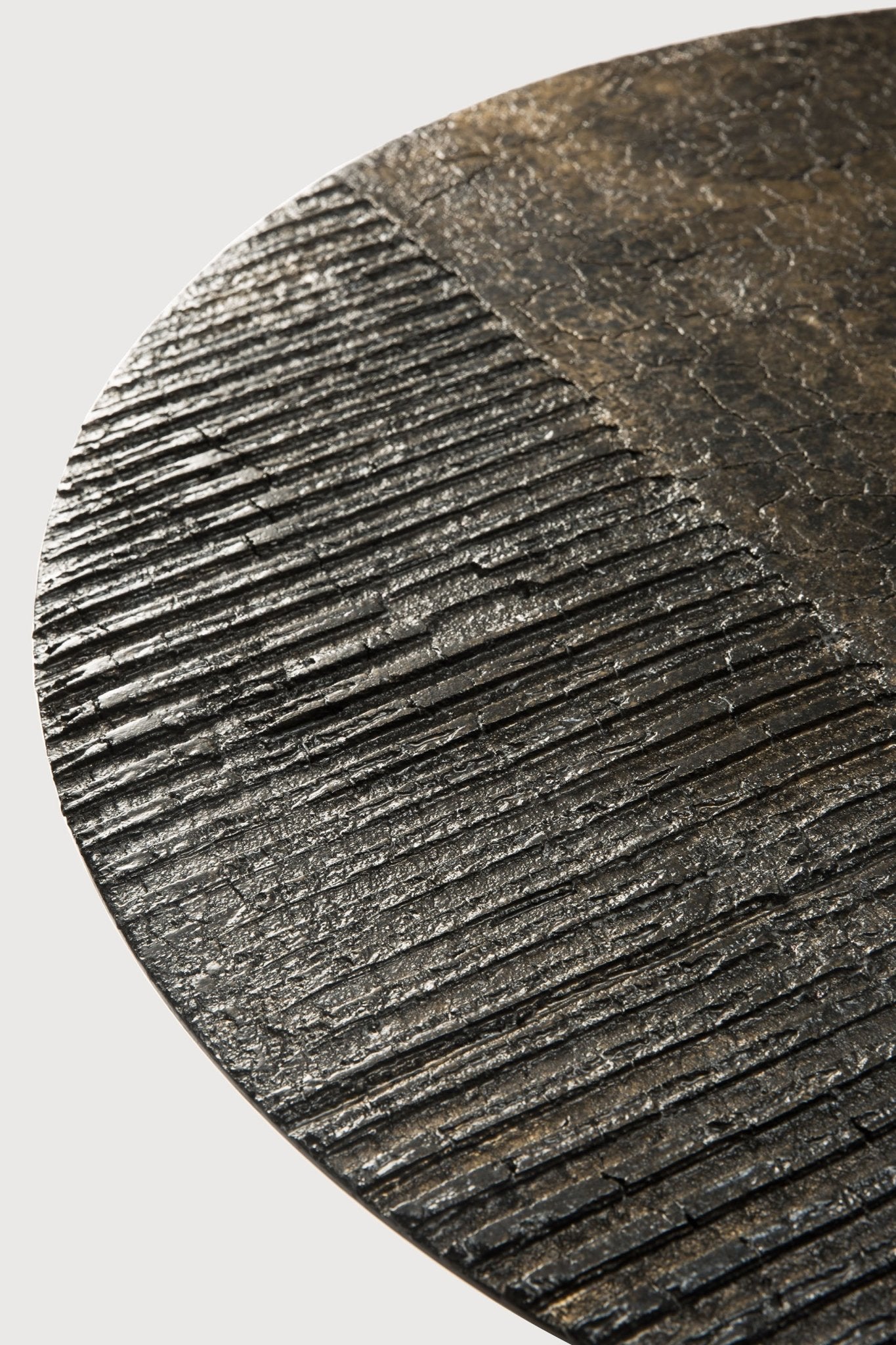 Luna coffee table - varnished Minerals - Lava linear Whisky - round White Cliff Studio COFFEE TABLE