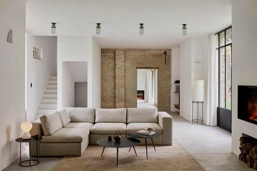 Luna coffee table - varnished Minerals - Lava linear Whisky - round White Cliff Studio COFFEE TABLE