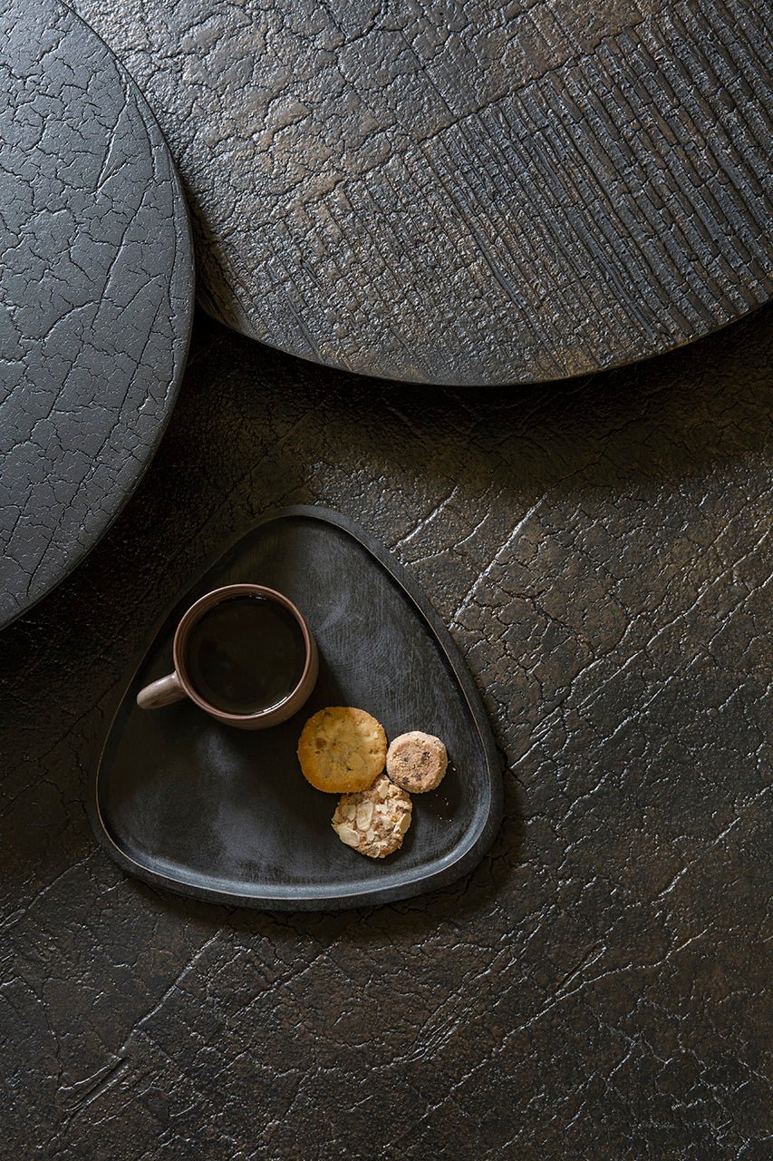 Luna coffee table - varnished Minerals - Lava linear Whisky - round White Cliff Studio COFFEE TABLE