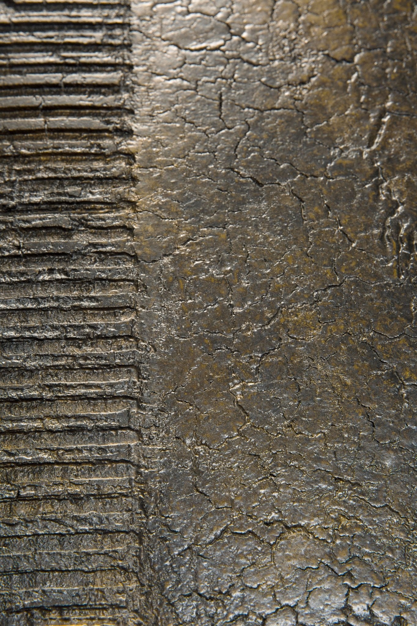 Luna coffee table - varnished Minerals - Lava linear Whisky - round White Cliff Studio COFFEE TABLE