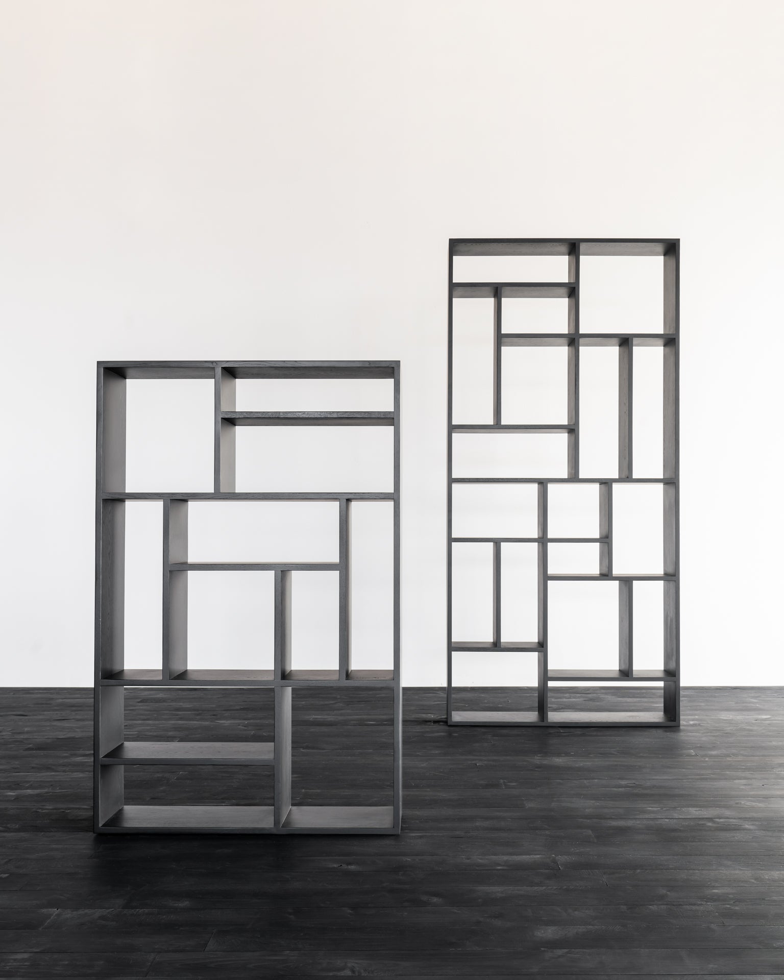 M rack - varnished oak - black White Cliff Studio Wall Shelf