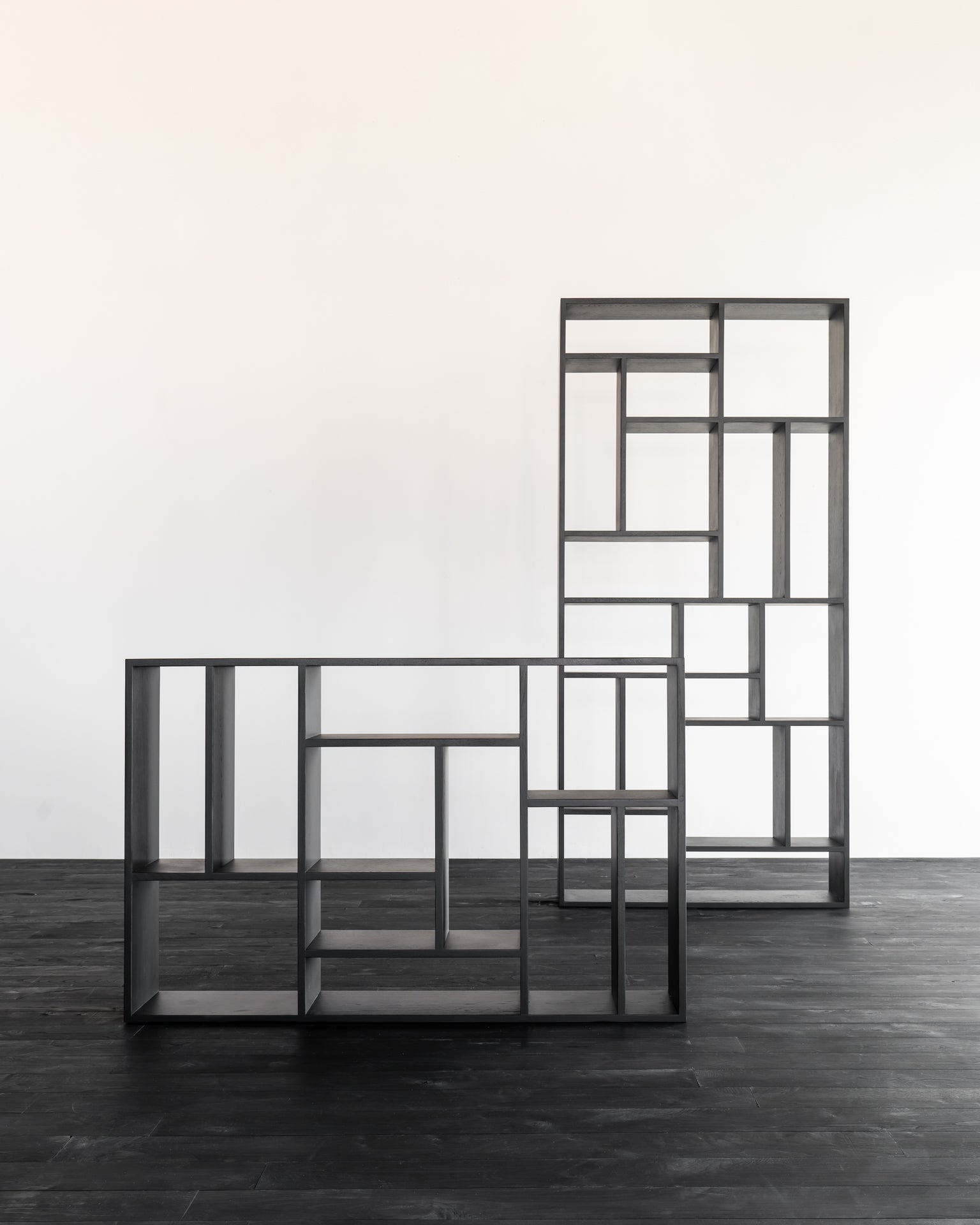 M rack - varnished oak - black White Cliff Studio Wall Shelf