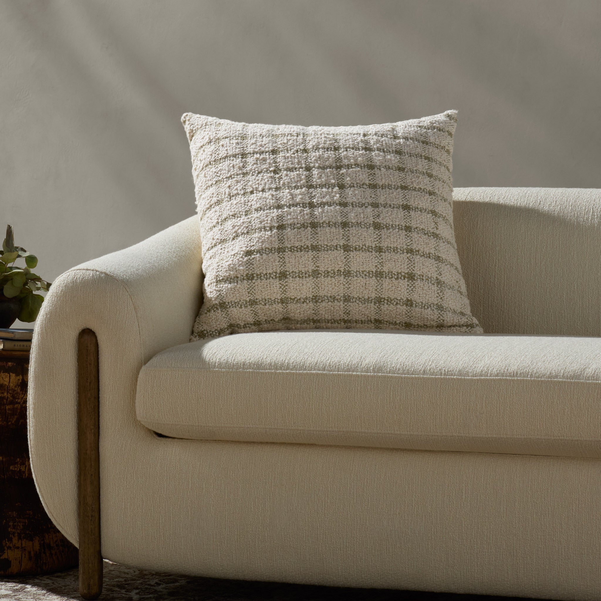 Magnolia Home by Joanna Gaines x Loloi Erin Ivory / Green Pillow White Cliff Studio Throw Pillows