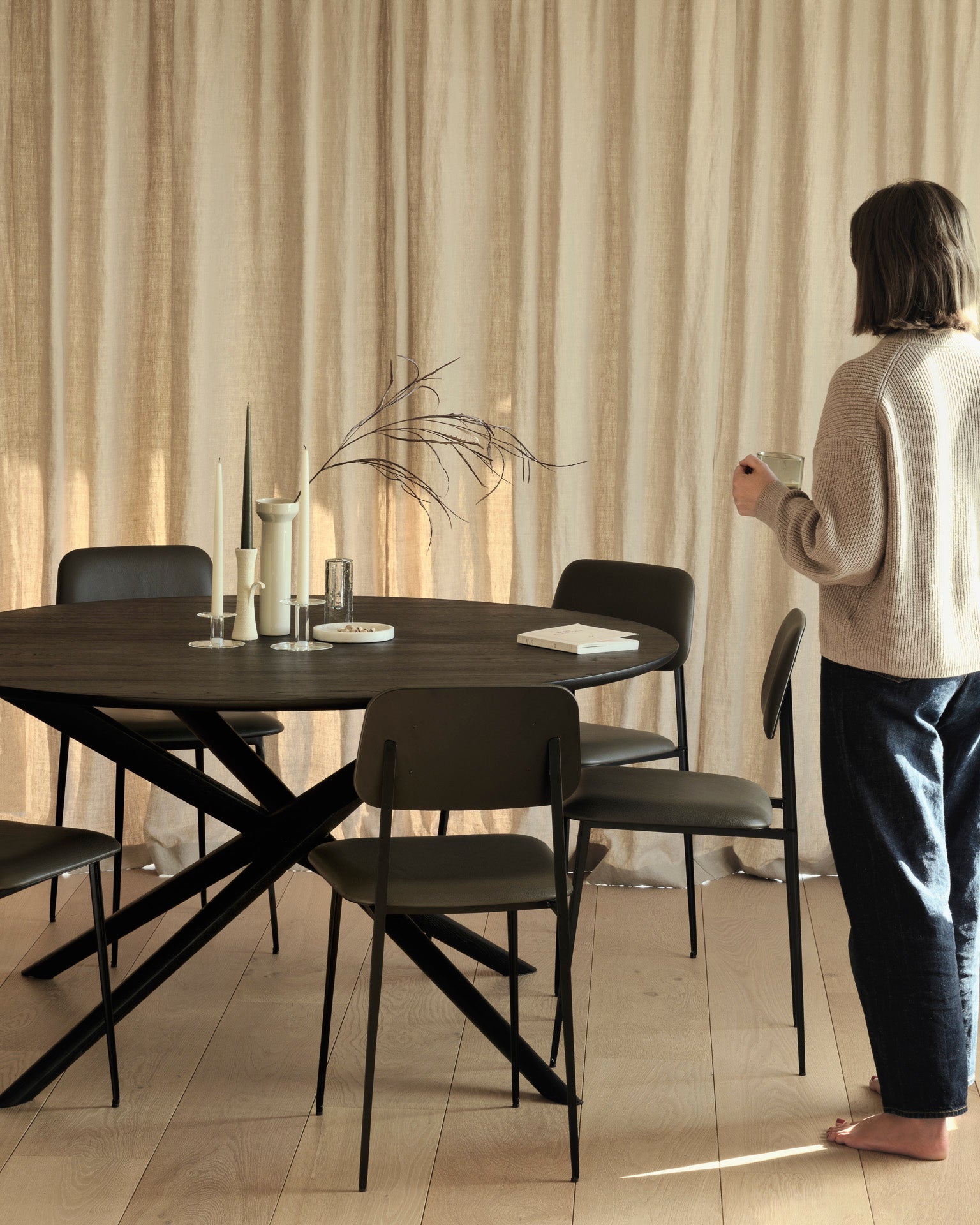 Mikado dining table - varnished oak - black - round White Cliff Studio Dining Table