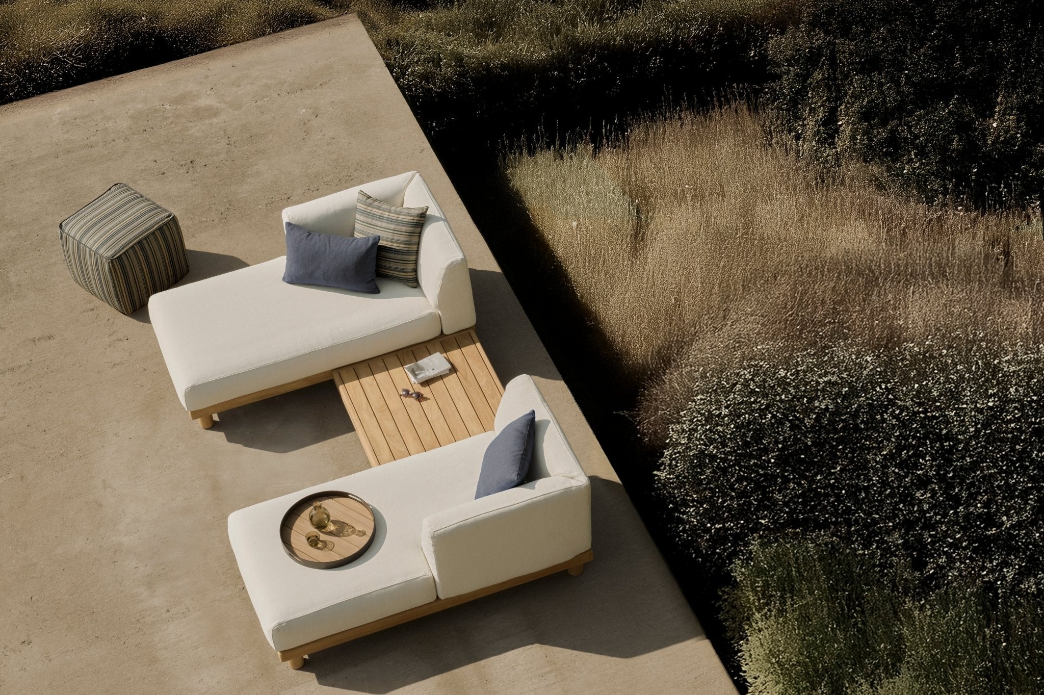 Monocle outdoor modular sofa - teak - White fabric - day bed with R arm White Cliff Studio Outdoor Sofa