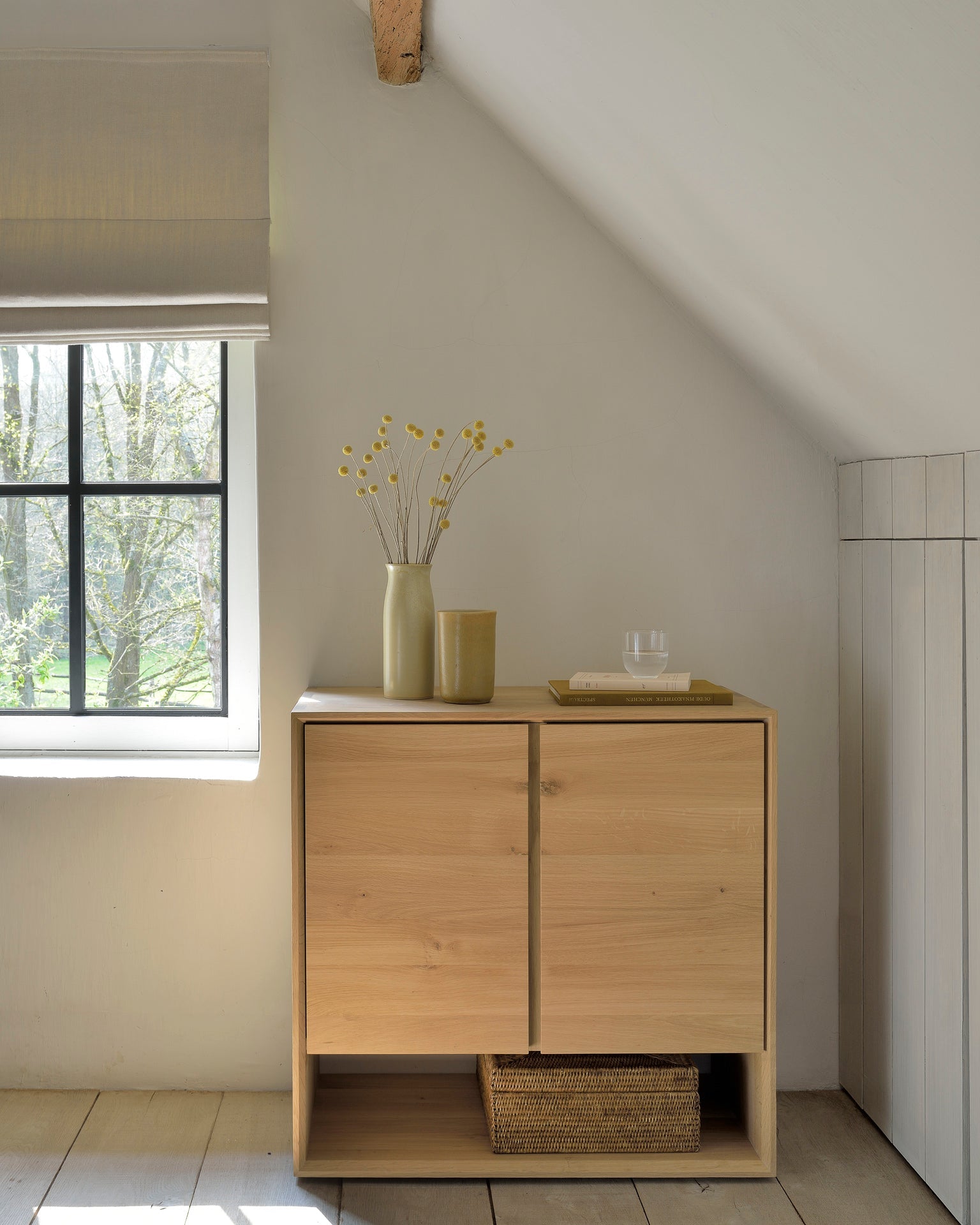 Nordic sideboard - oak - 2 doors White Cliff Studio Sideboard