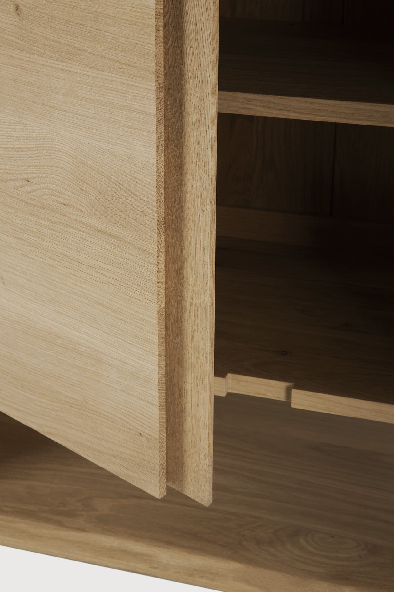 Nordic sideboard - oak - 2 doors White Cliff Studio Sideboard