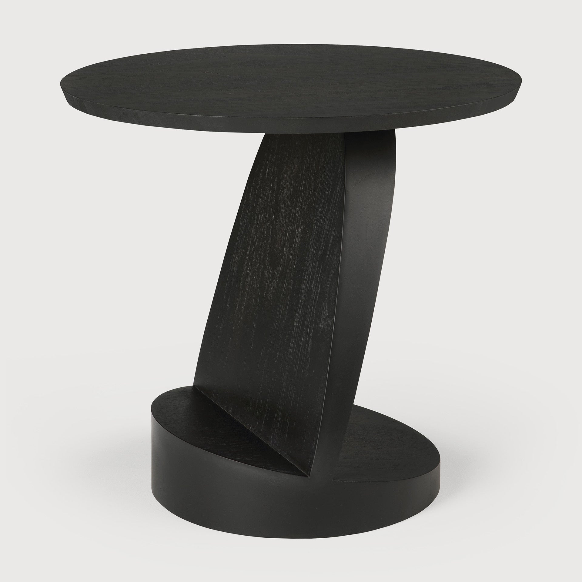 Oblic side table - varnished teak - black - round White Cliff Studio Side Table
