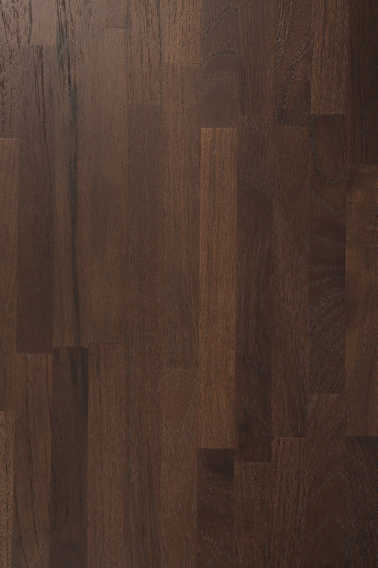 Oblic side table - varnished teak - brown - round White Cliff Studio Side Table