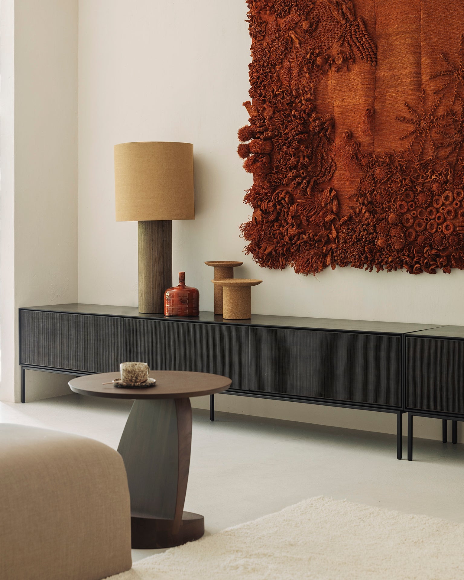 Oblic side table - varnished teak - brown - round White Cliff Studio Side Table