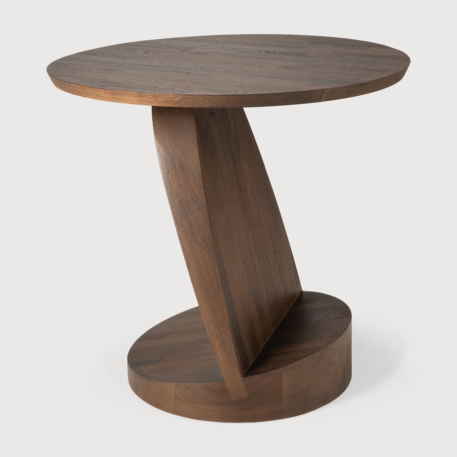 Oblic side table - varnished teak - brown - round White Cliff Studio Side Table