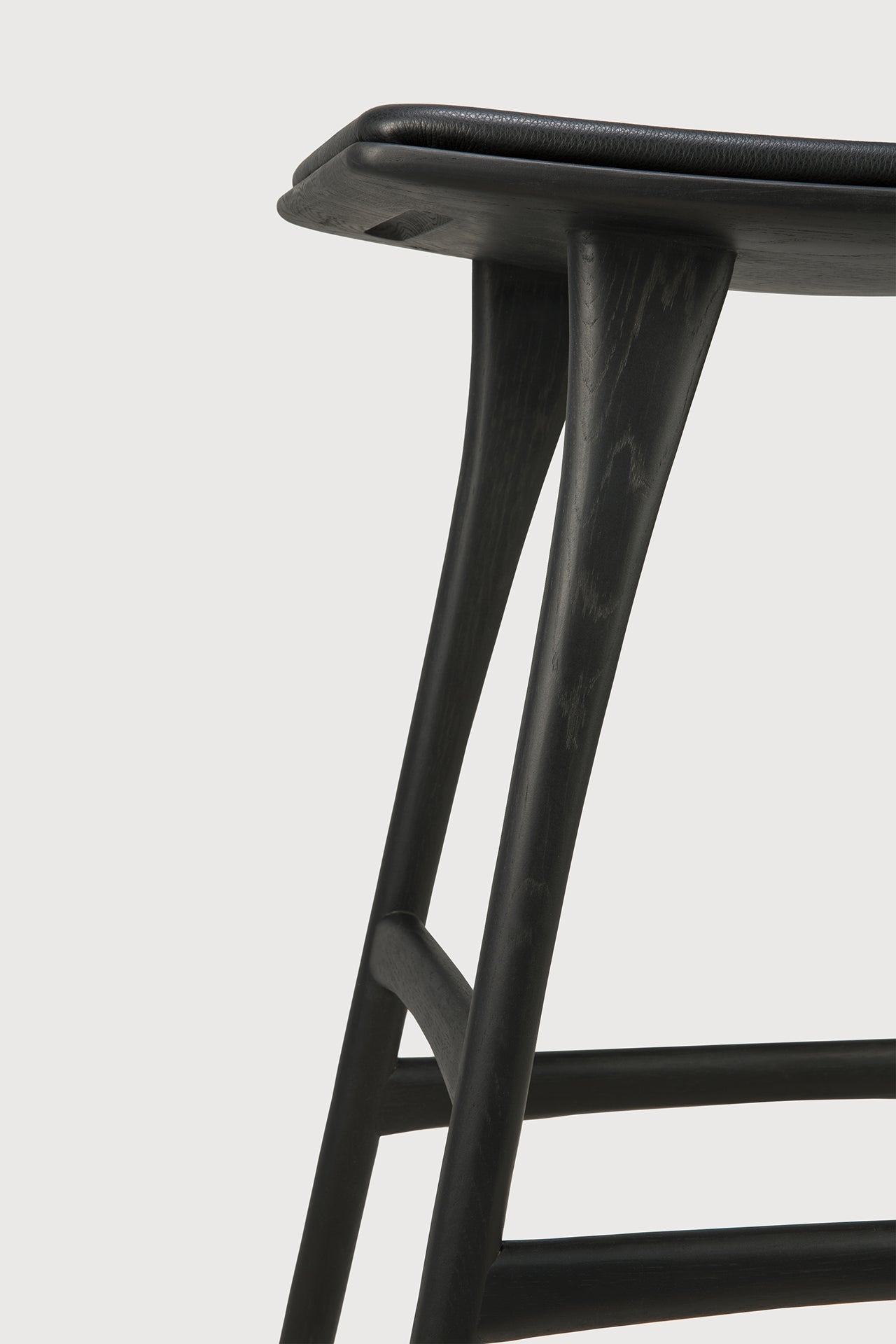 Osso counter stool - varnished oak - black - Black leather White Cliff Studio Counter Stool