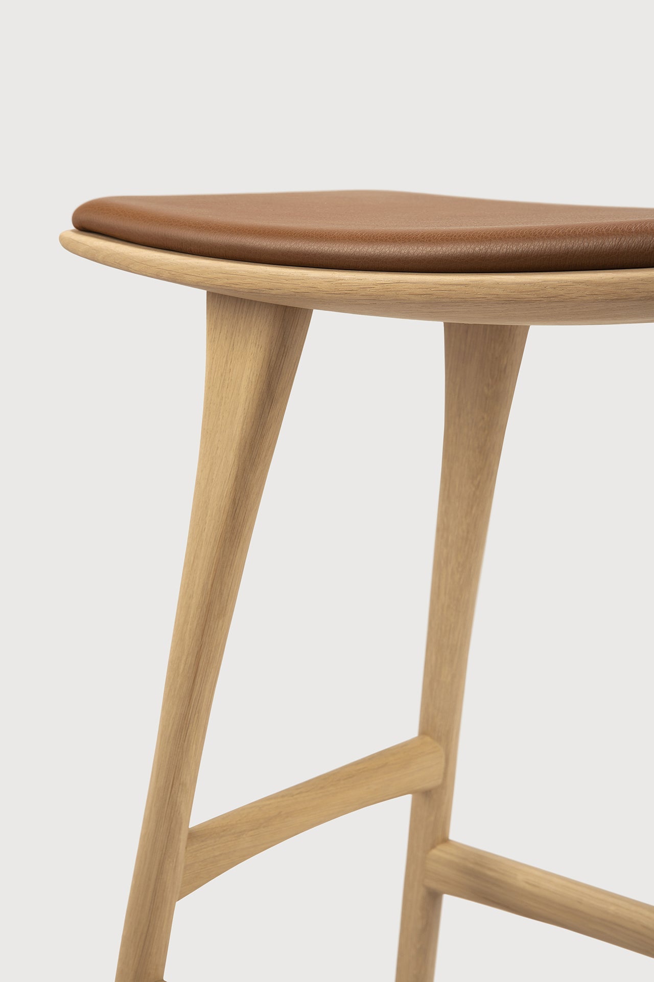 Osso counter stool - varnished oak - Cognac leather White Cliff Studio Counter Stool