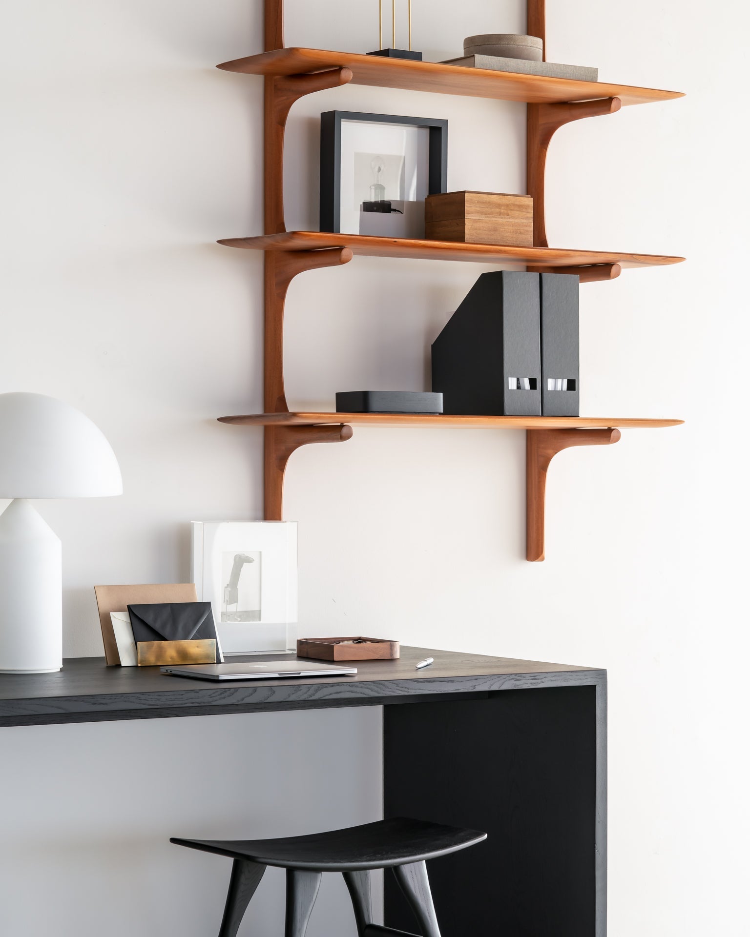 Osso stool - varnished oak - black White Cliff Studio Stool