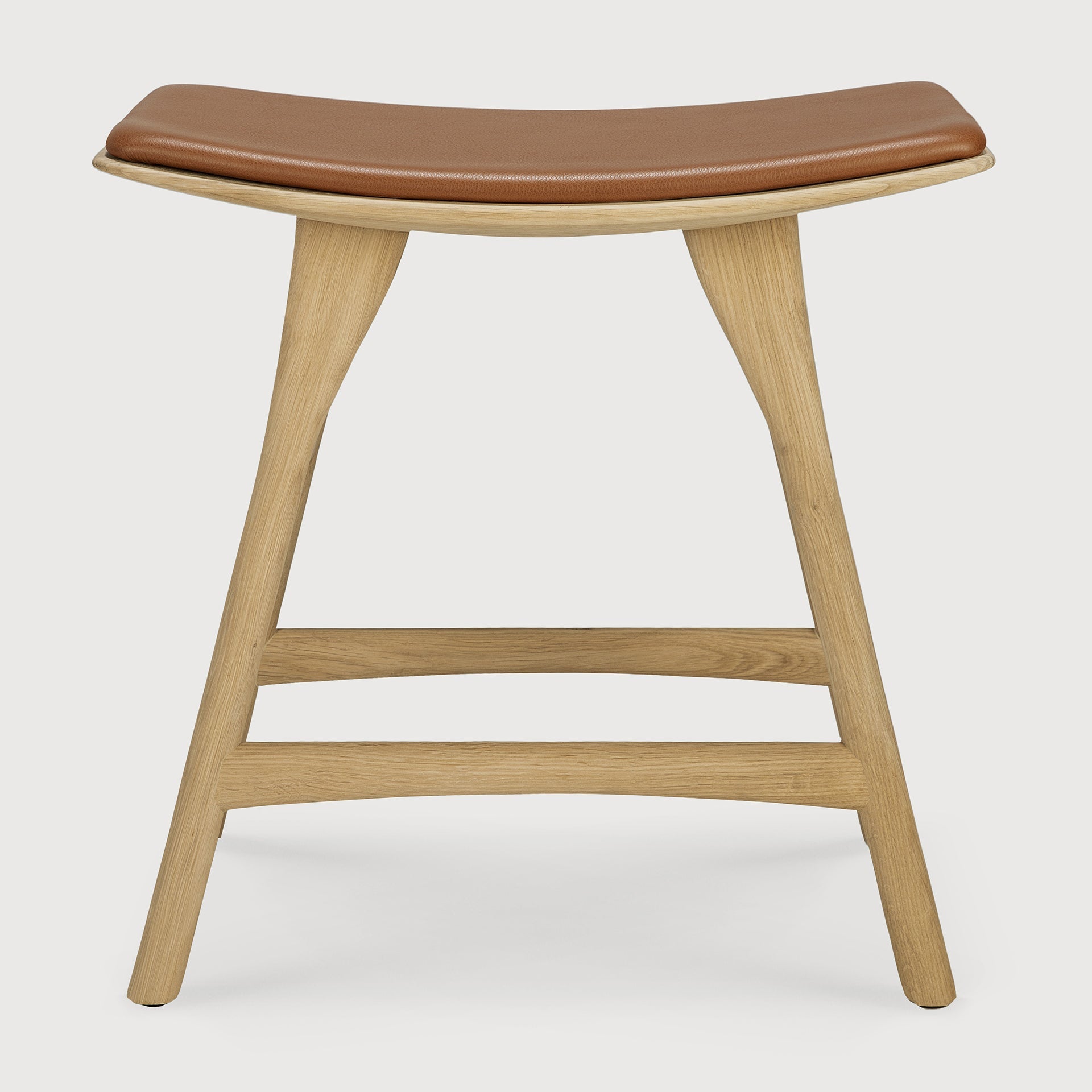 Osso stool - varnished oak - Cognac leather White Cliff Studio Stool