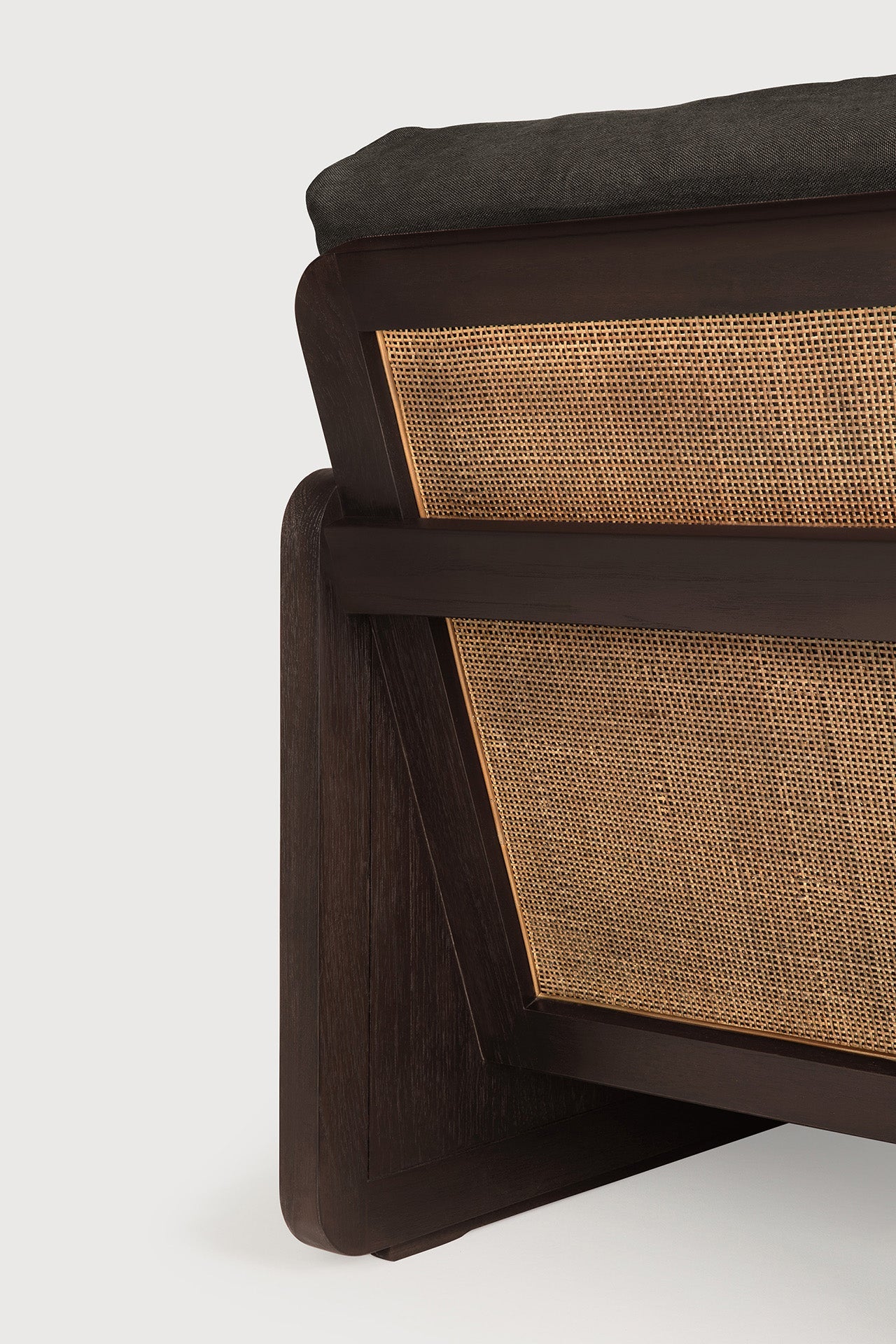 Panel lounge chair - varnished teak - dark brown - rattan Roasted - Grey linen White Cliff Studio Lounge Chair