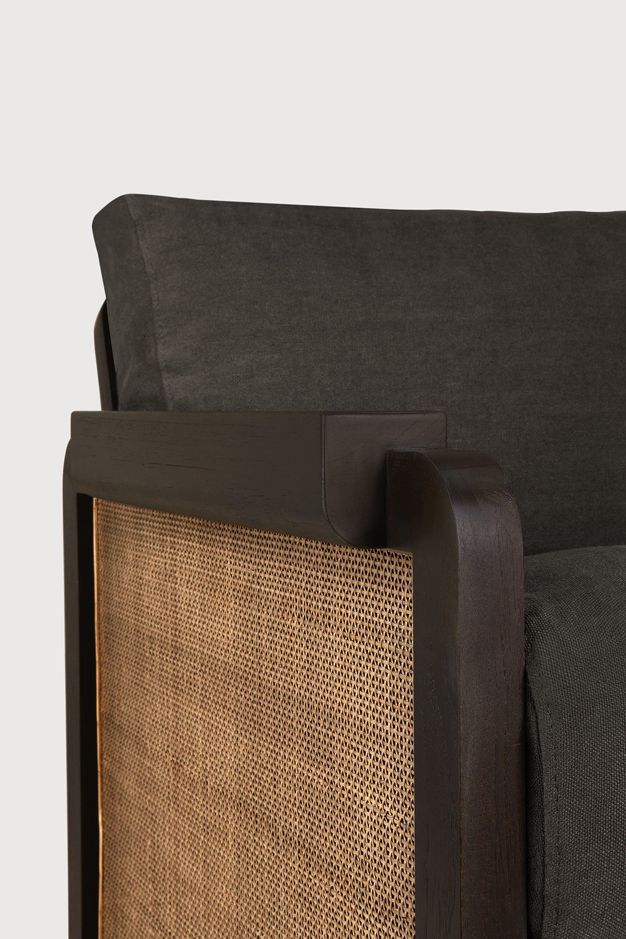 Panel lounge chair - varnished teak - dark brown - rattan Roasted - Grey linen White Cliff Studio Lounge Chair