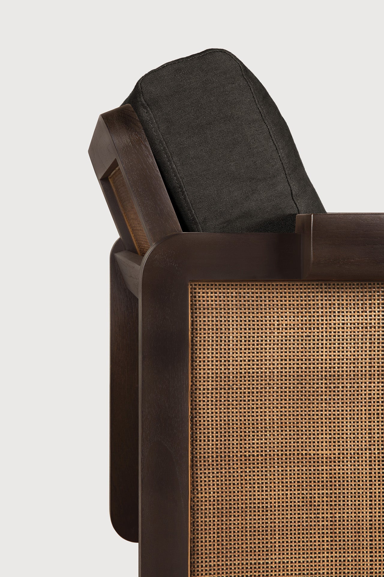 Panel lounge chair - varnished teak - dark brown - rattan Roasted - Grey linen White Cliff Studio Lounge Chair