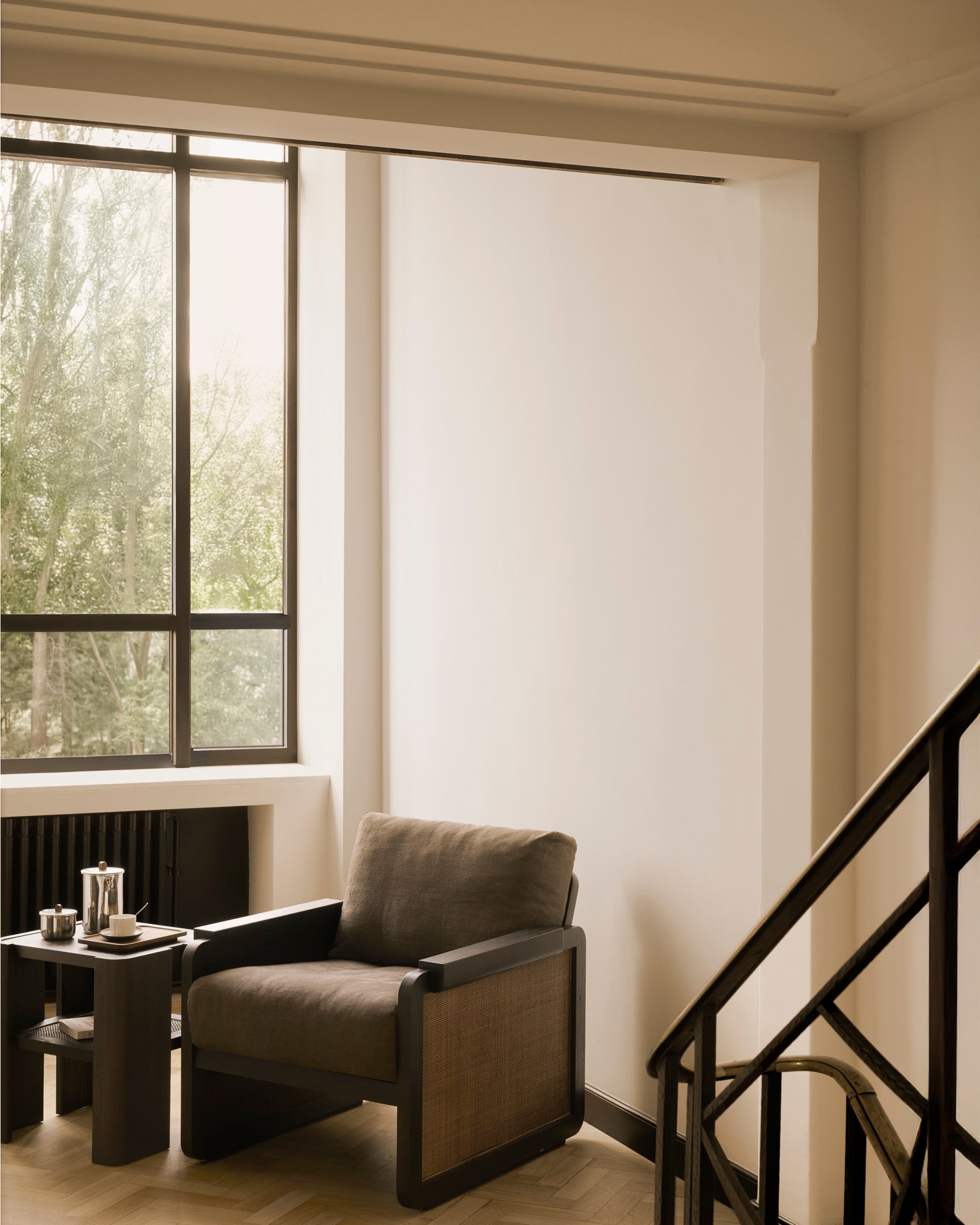 Panel side table - varnished teak - dark brown - rattan Roasted - square White Cliff Studio Side Table
