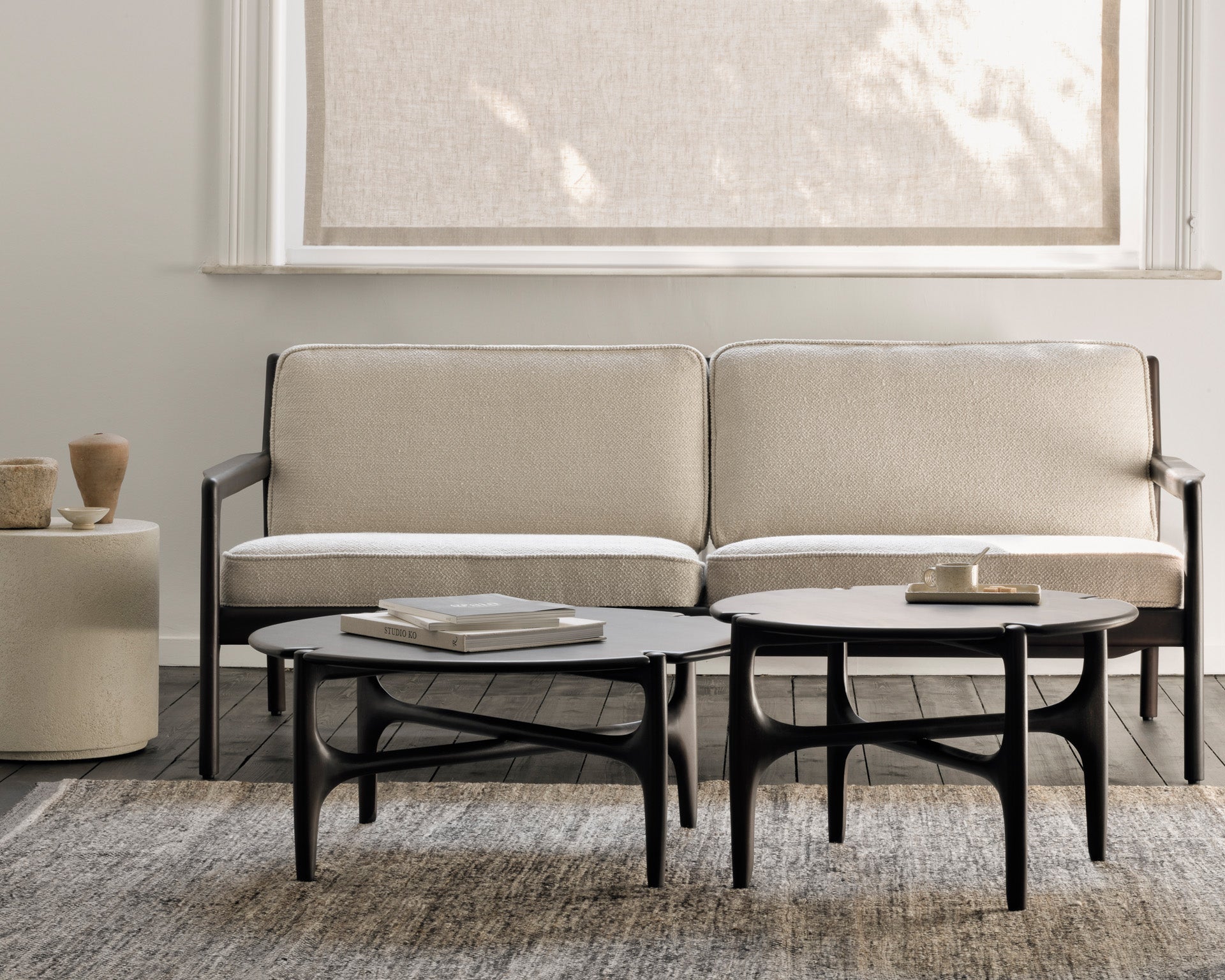 PI coffee table - varnished mahogany - dark brown - round White Cliff Studio COFFEE TABLE