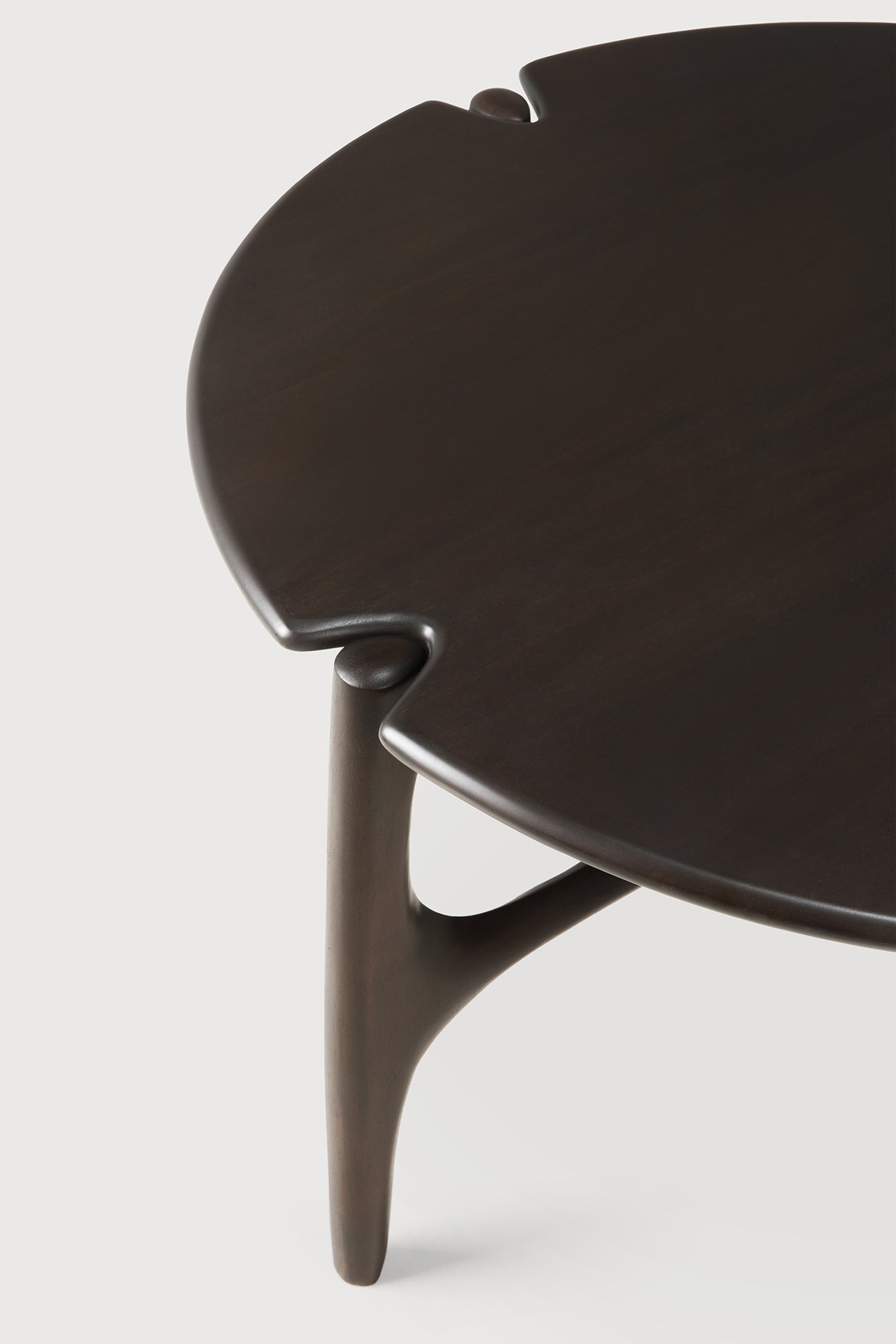 PI coffee table - varnished mahogany - dark brown - round White Cliff Studio COFFEE TABLE