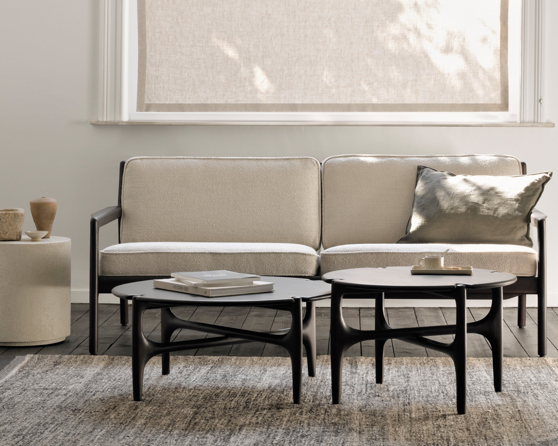 PI coffee table - varnished mahogany - dark brown - round White Cliff Studio COFFEE TABLE